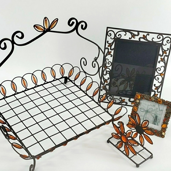 4 PIECE JEWELED BATHROOM SET - Picture 3 of 14